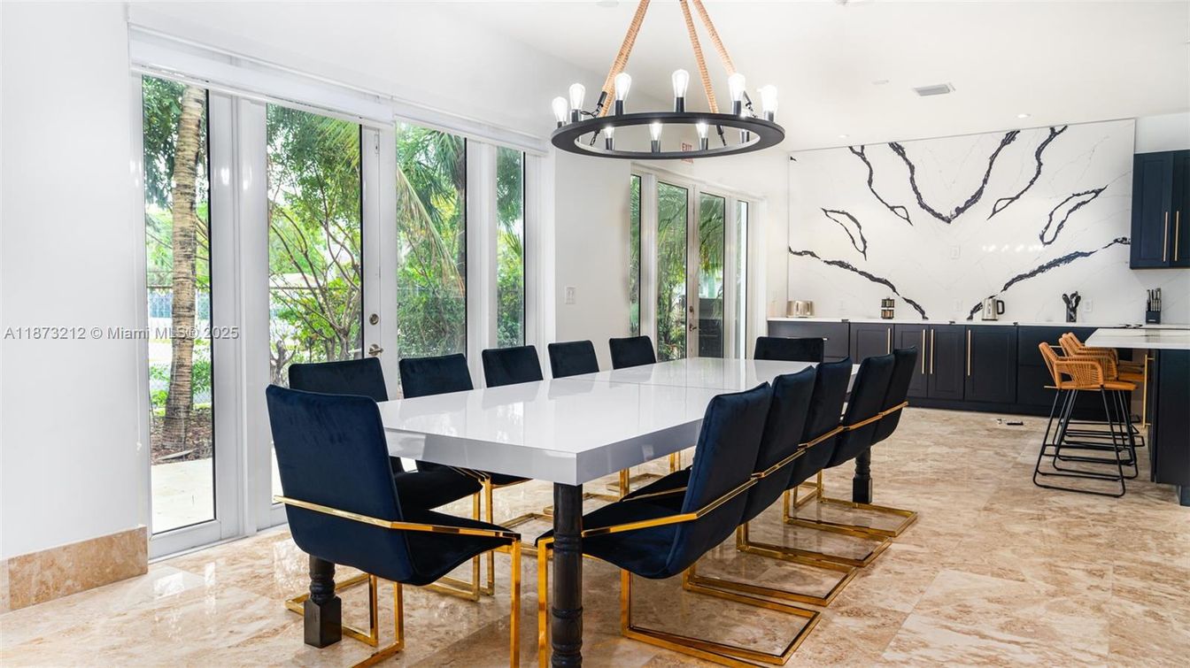 Chandelier, Dining room, Interior, Marble Walls