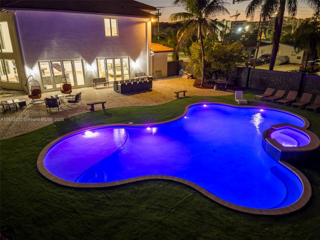 Exterior, Pool