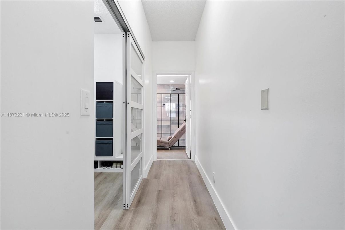 Interior, Recessed Lighting, Wood Texture Flooring