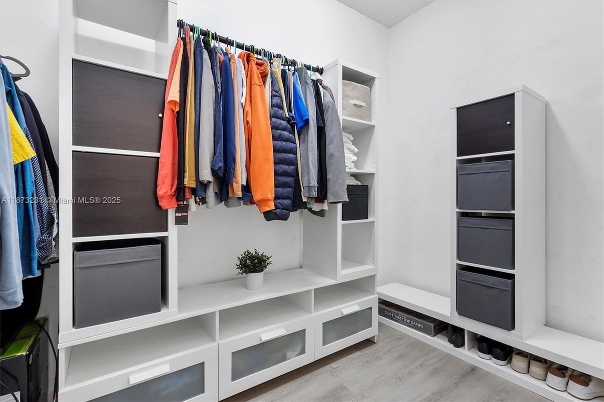 Interior, Walk-in Closets, Wood Texture Flooring