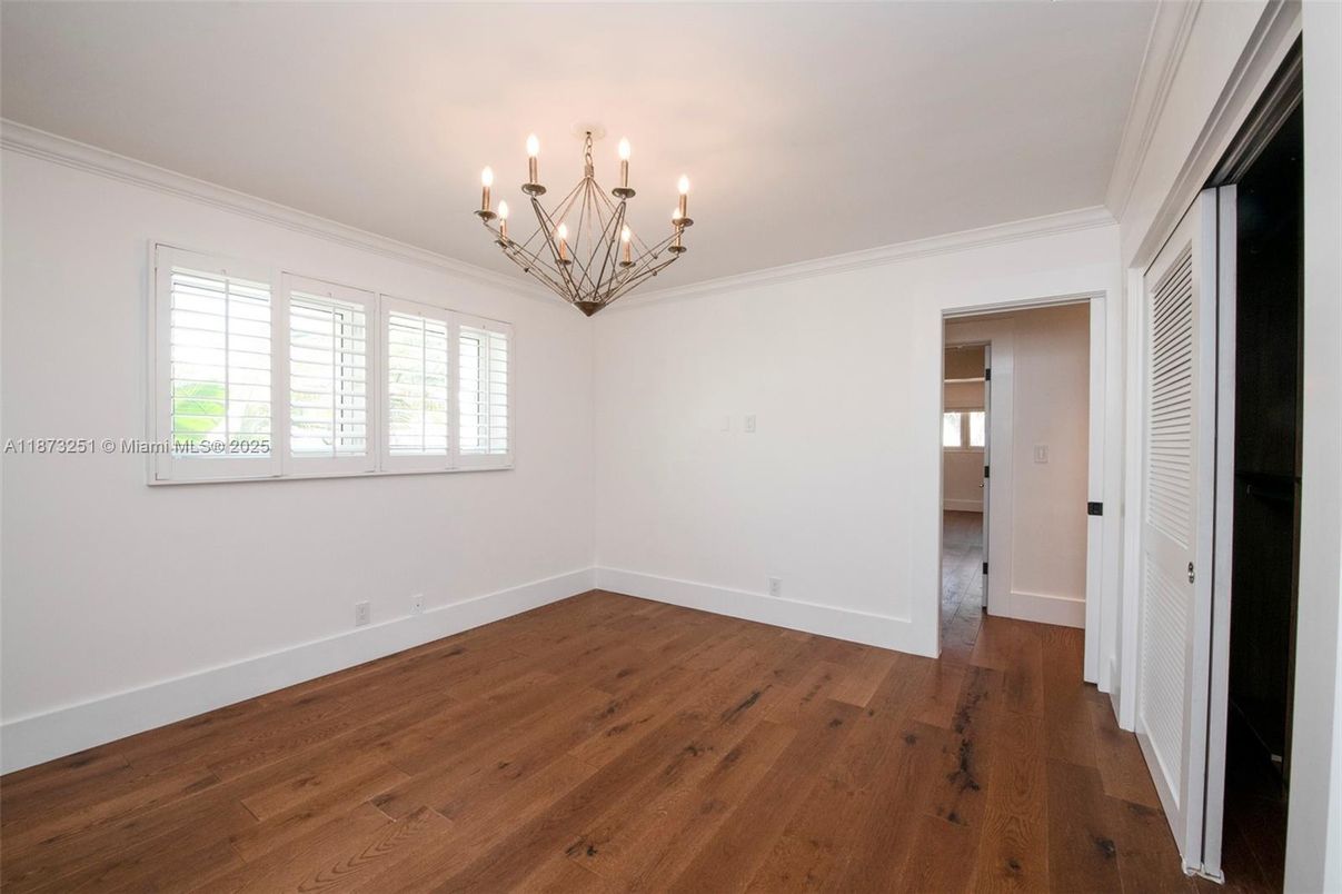 Chandelier, Empty room, Interior, Wood Texture Flooring