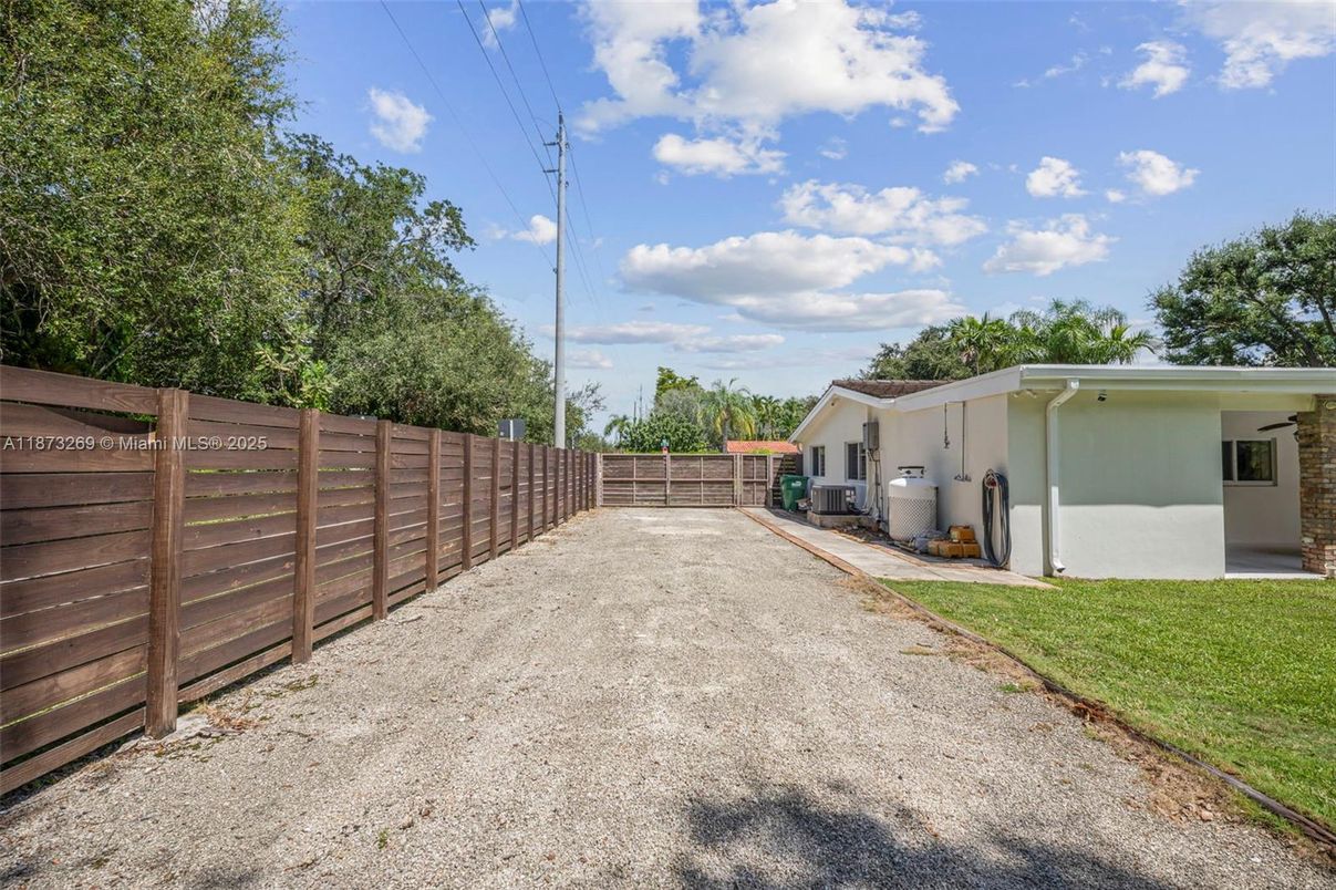 Backyard, Exterior