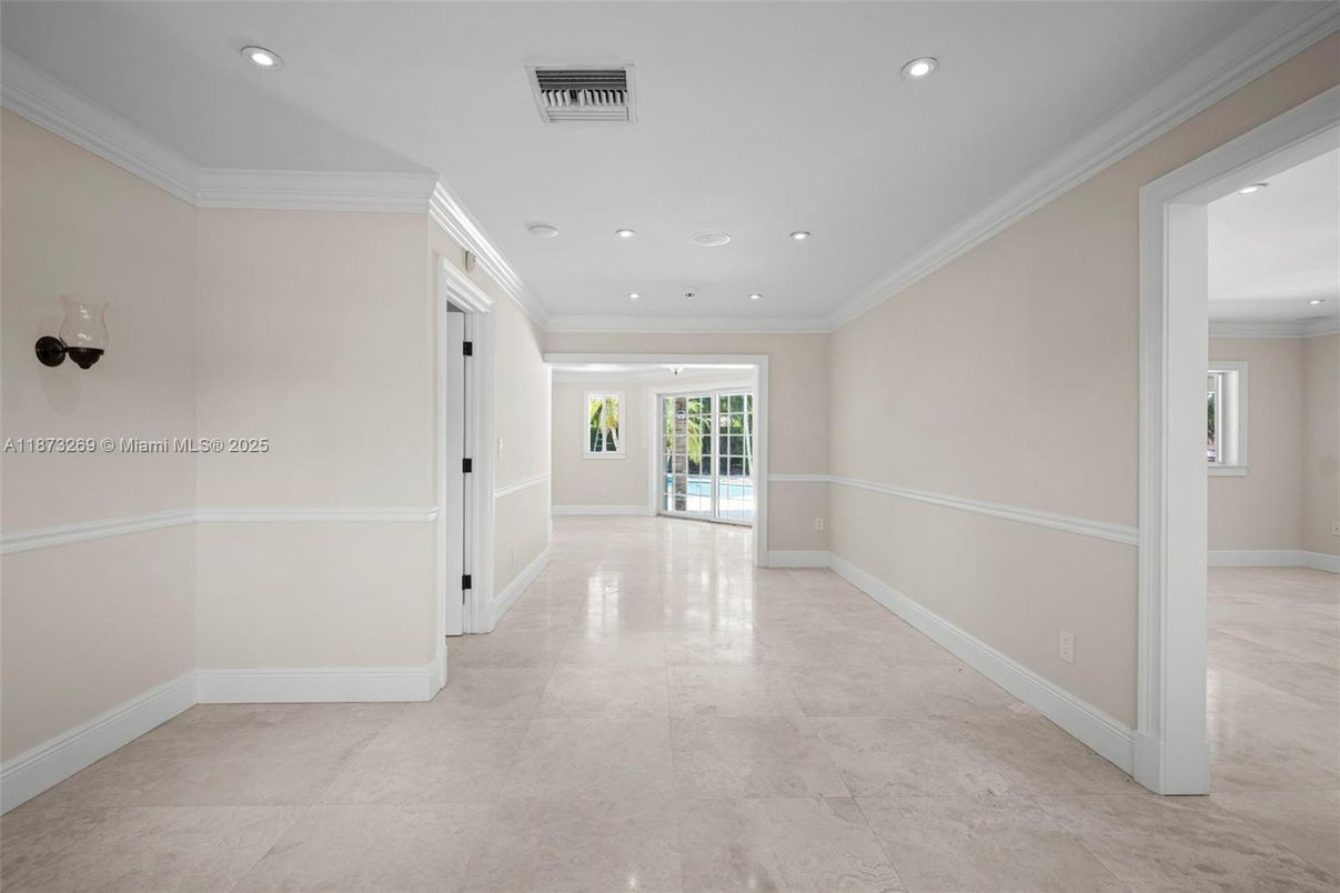 Empty room, Interior, Recessed Lighting