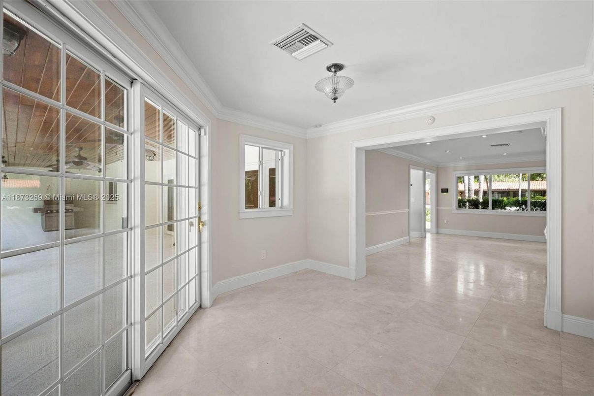 Empty room, Interior, Recessed Lighting