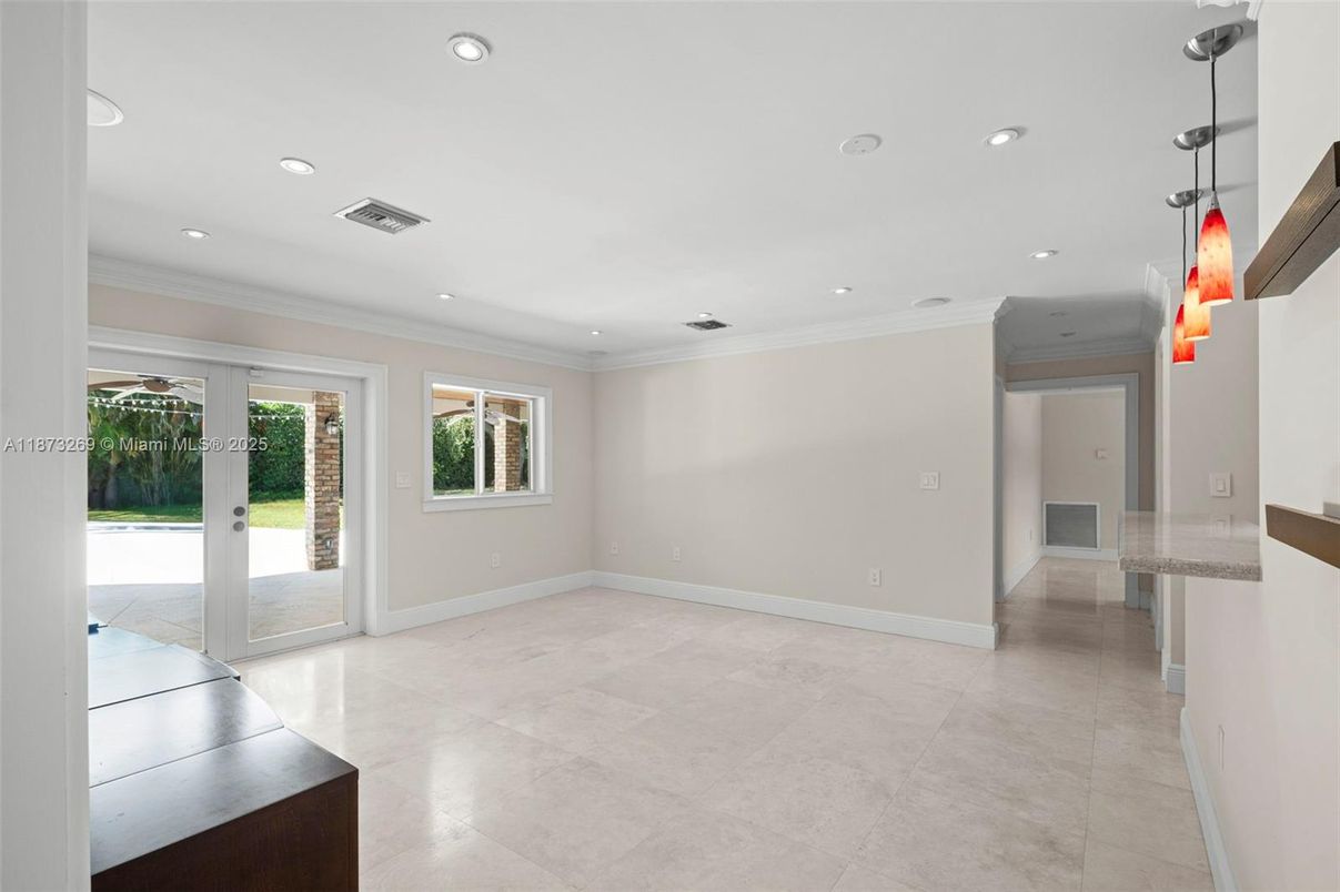 Empty room, Interior, Recessed Lighting