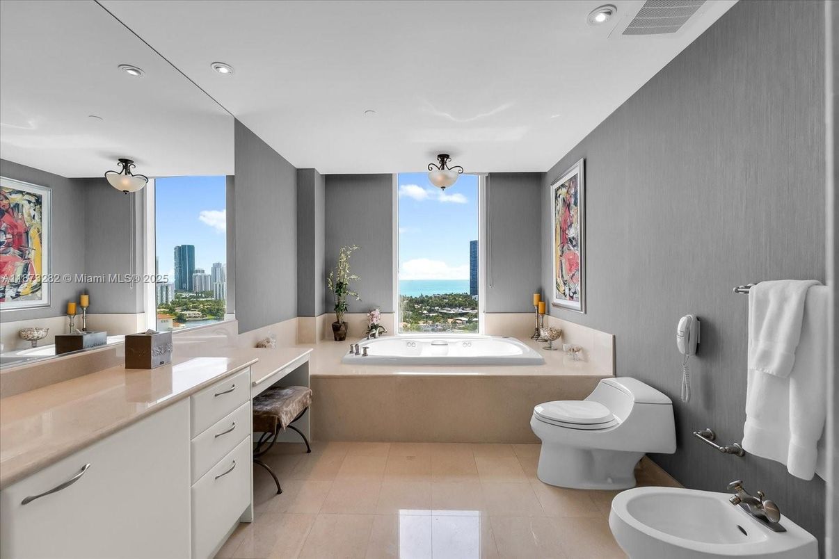 Bathroom, Dual Sink Vanities, Interior, Recessed Lighting, Water