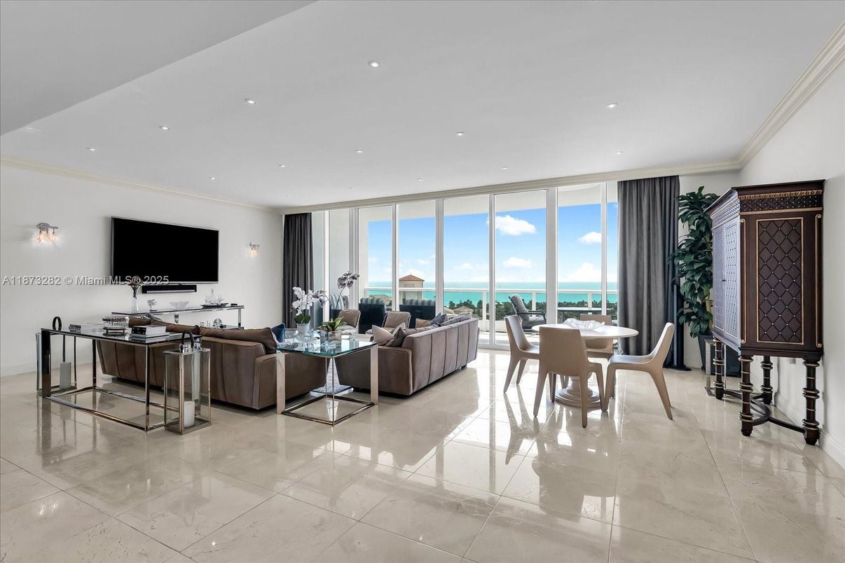 Dining room, Interior, Living room, Recessed Lighting, Water