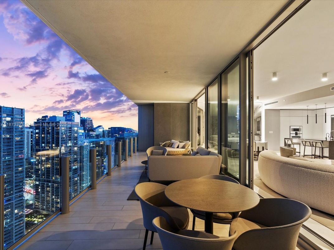 Exterior, Interior, Dining room, Other, Skyline