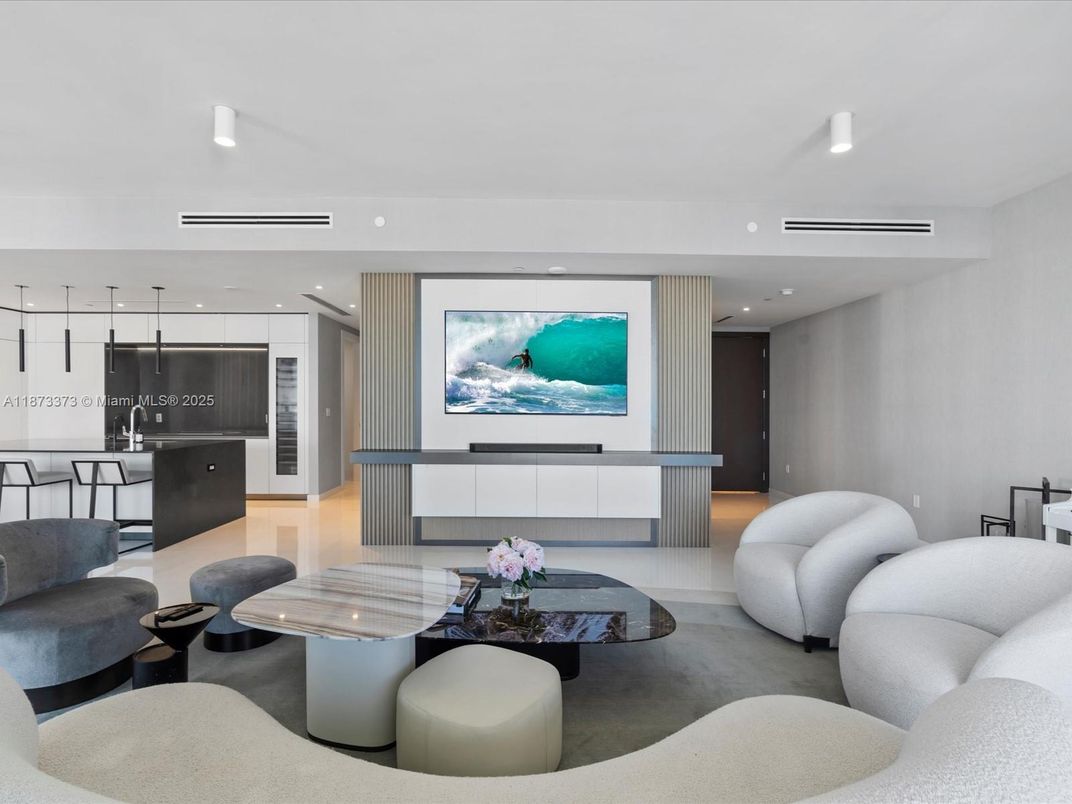 Interior, Kitchen, Living room, Recessed Lighting, Stainless Steel Appliances