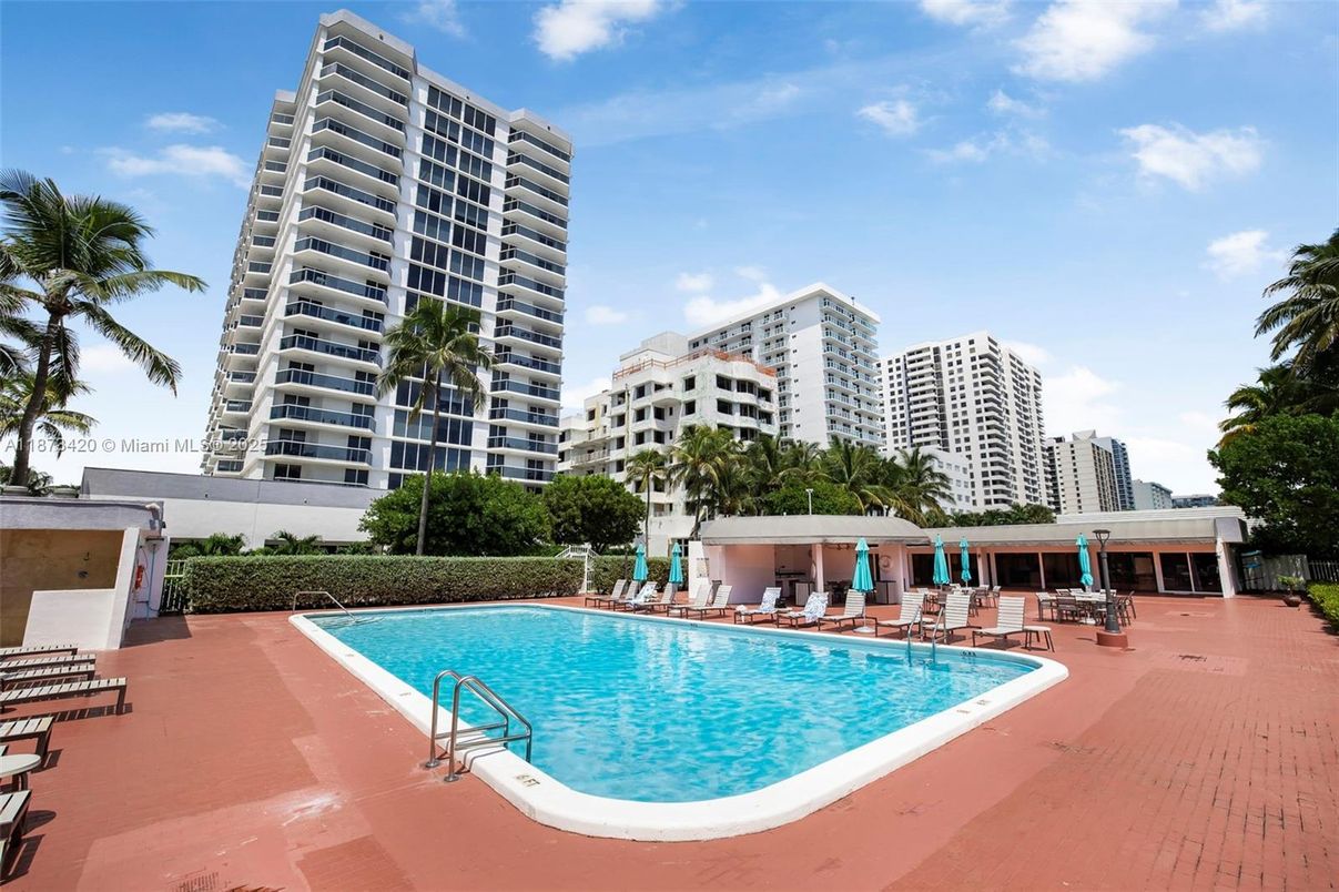 Exterior, Pool