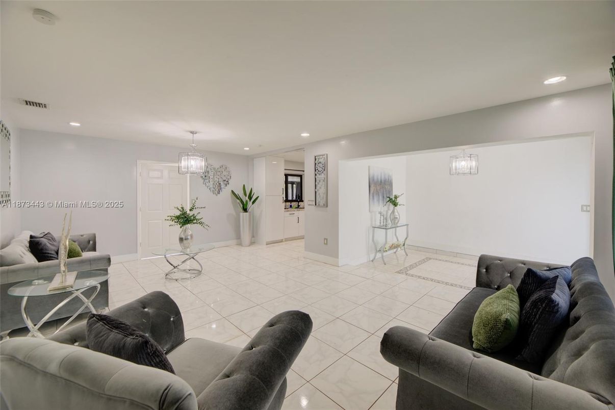 Interior, Living room, Pendant Lights, Recessed Lighting