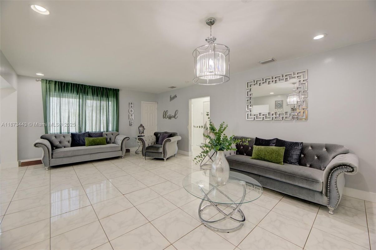 Interior, Living room, Pendant Lights, Recessed Lighting
