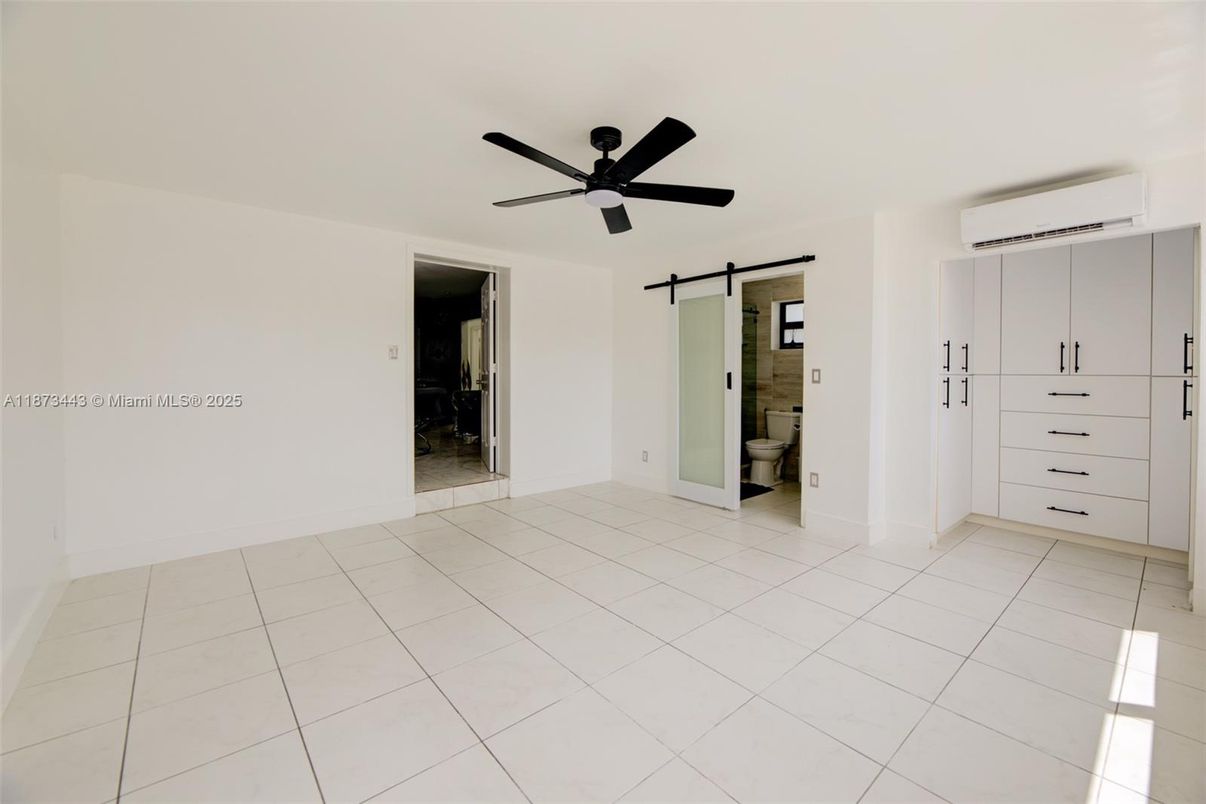 Bathroom, Empty room, Interior