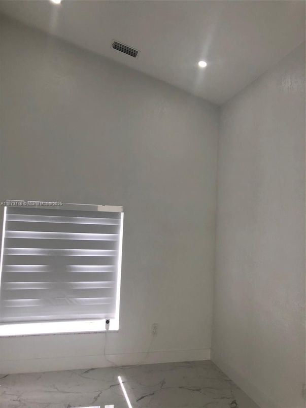 Empty room, Interior, Marble, Recessed Lighting
