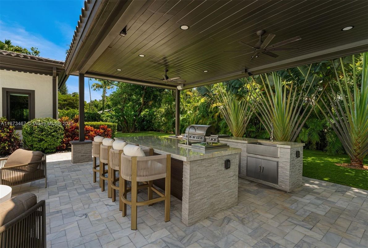Exterior, Outdoor Kitchen
