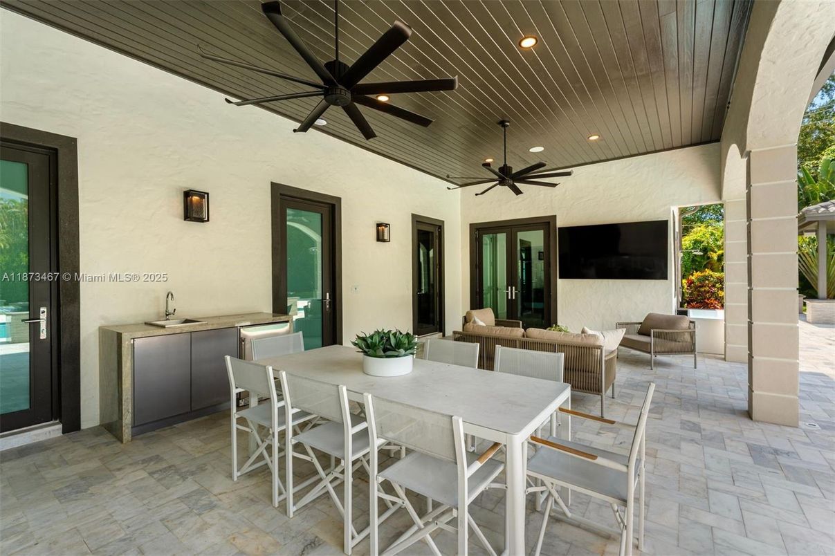 Exterior, Outdoor Kitchen