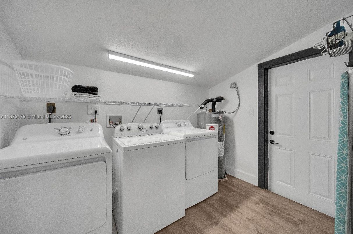 Interior, Utility Closets, Washer, Wood Texture Flooring