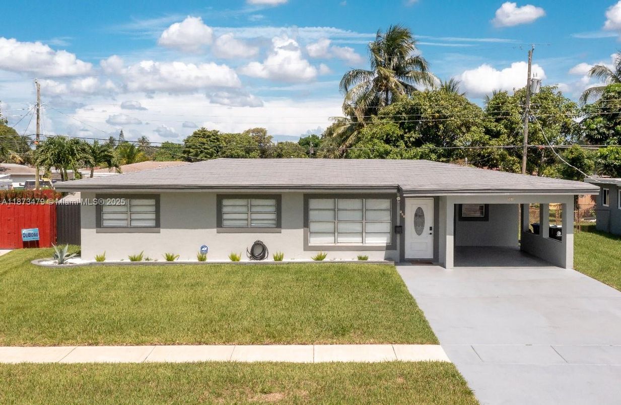 Backyard, Exterior, Facade, Ranch