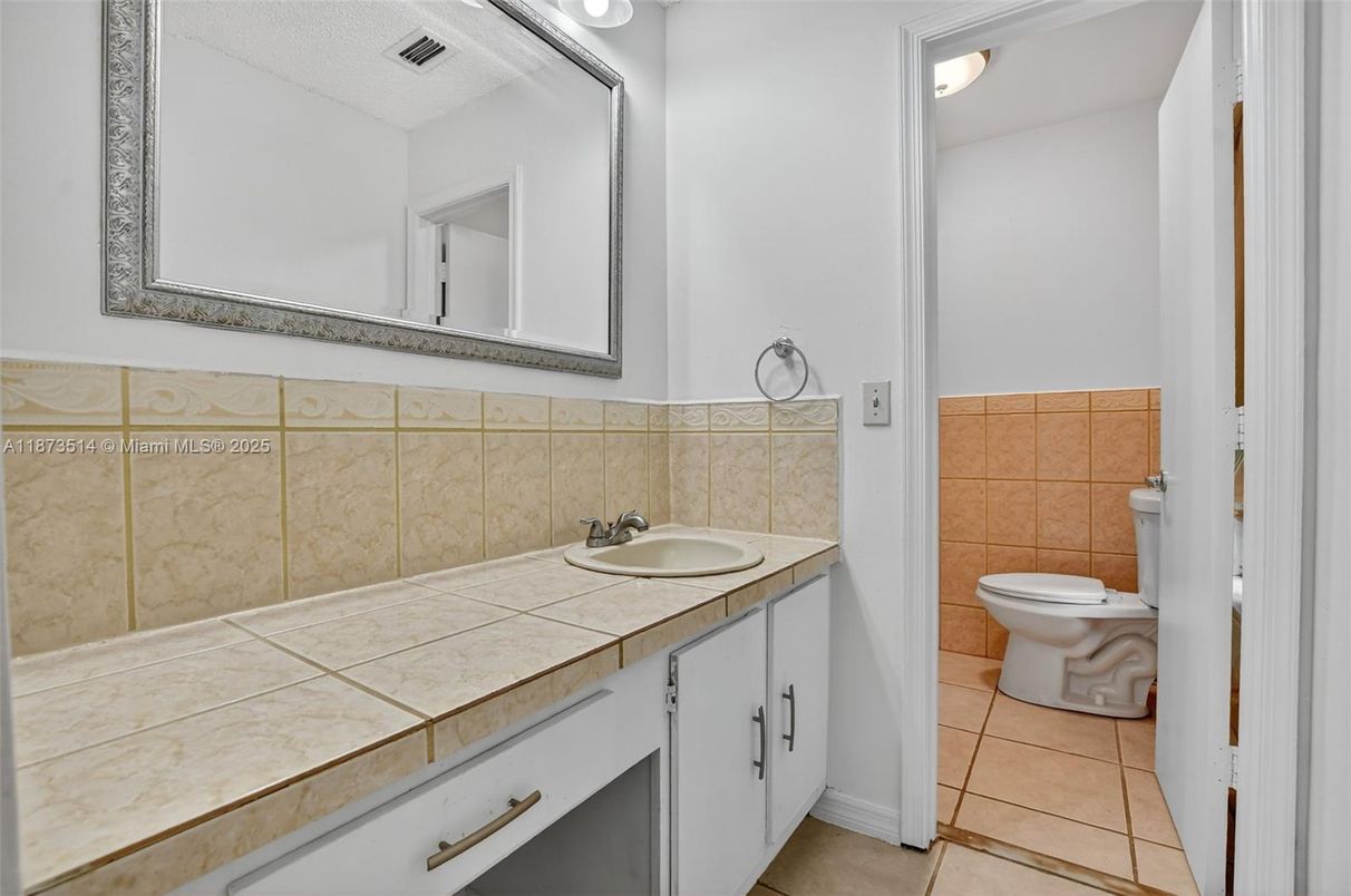 Bathroom, Interior, Tile Countertops