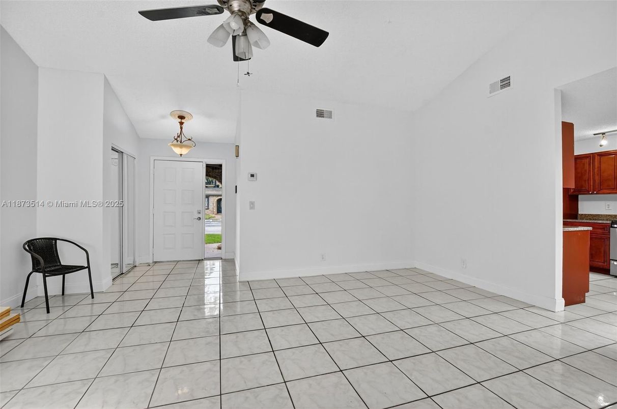 Empty room, Interior, Pendant Lights