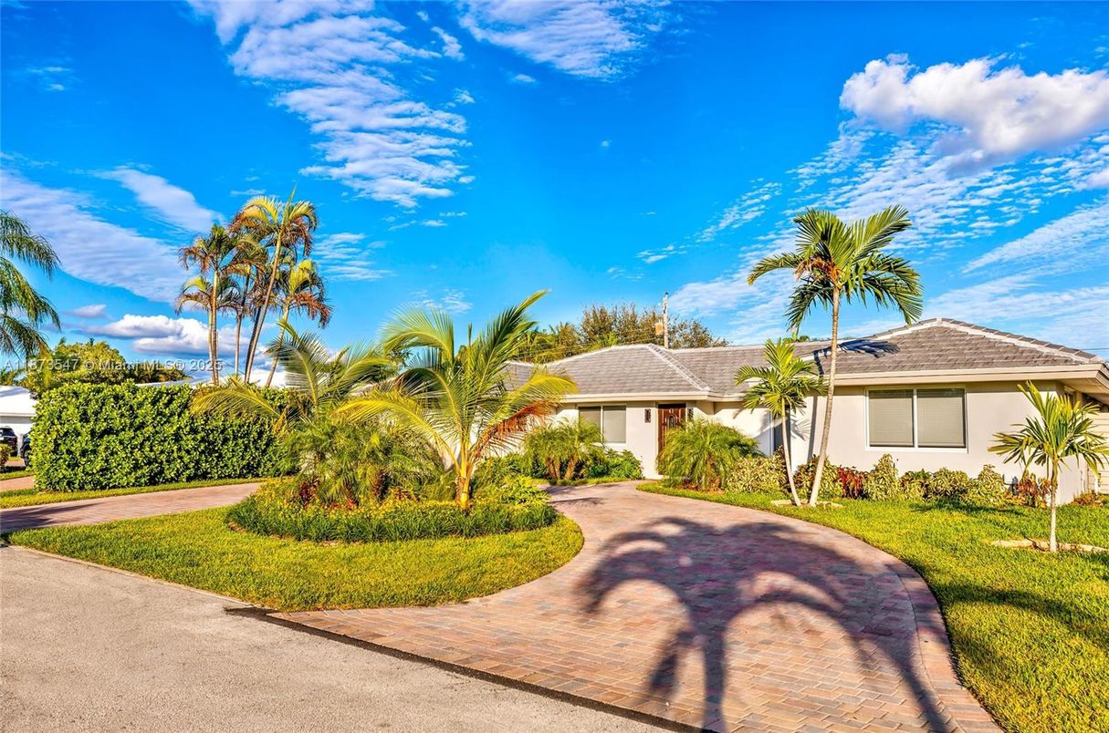 Backyard, Exterior, Facade, Ranch