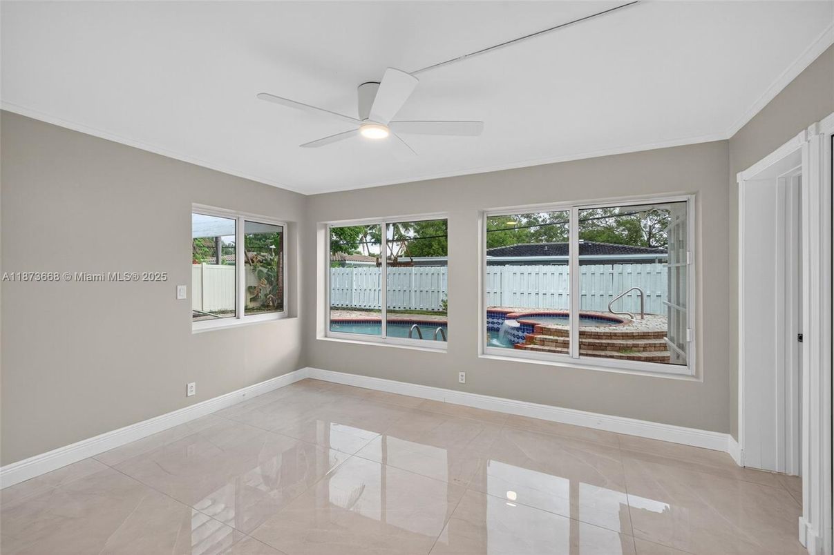 Empty room, Interior, Recessed Lighting
