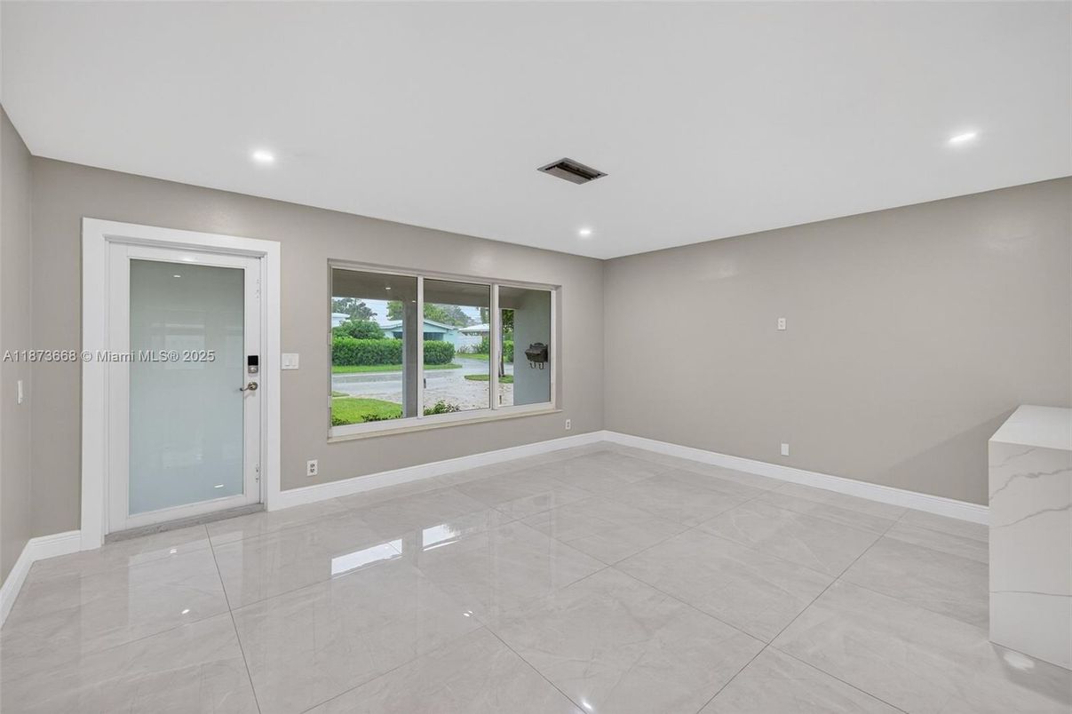 Empty room, Interior, Recessed Lighting