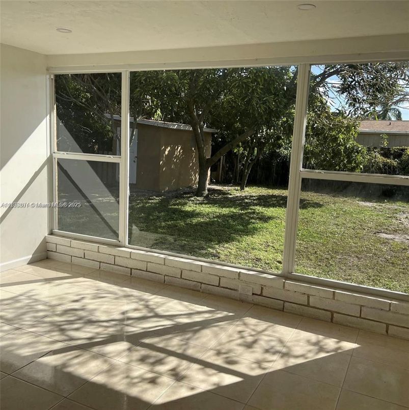 Empty room, Interior, Sun Room
