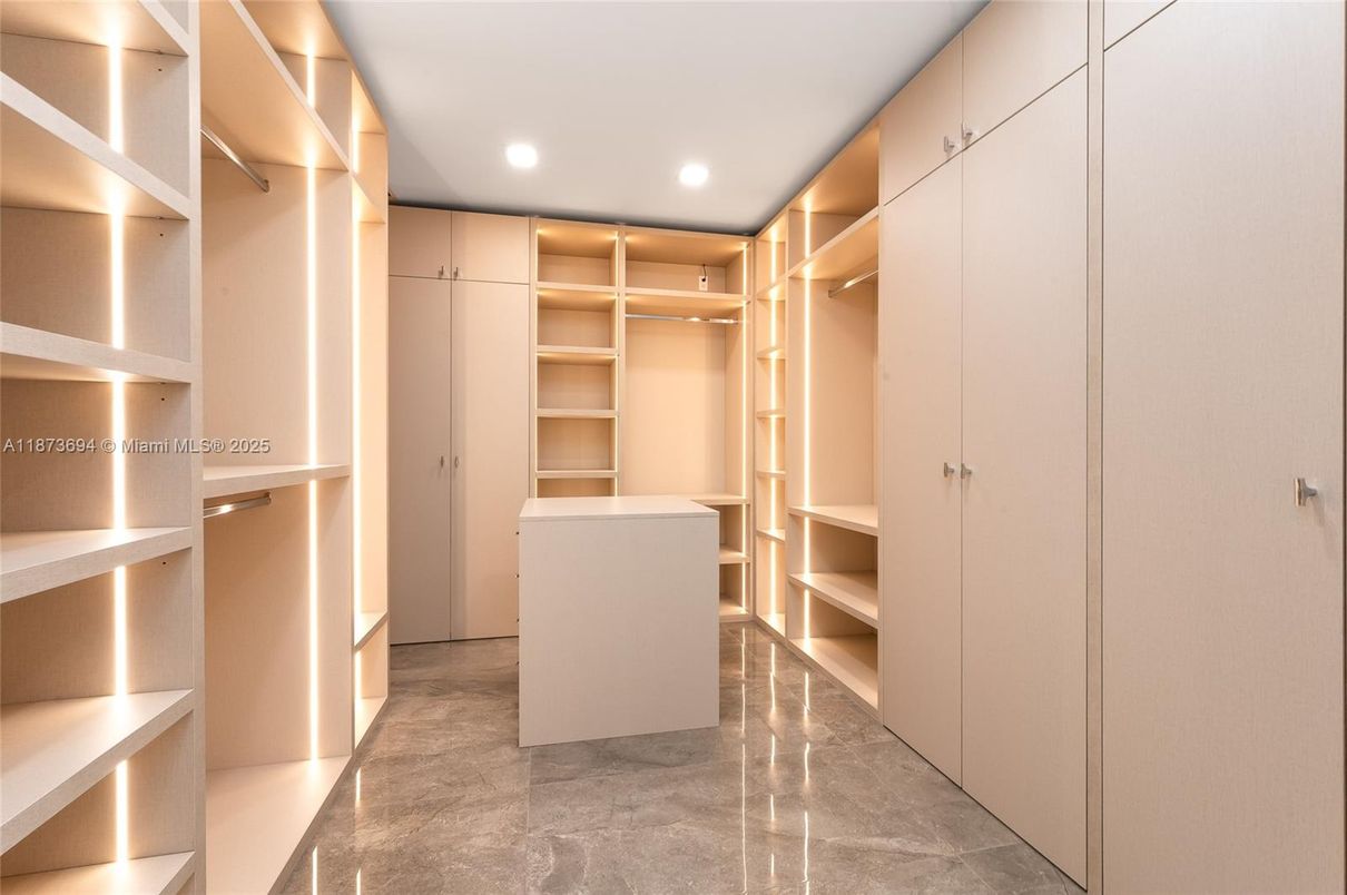 Interior, Recessed Lighting, Walk-in Closets