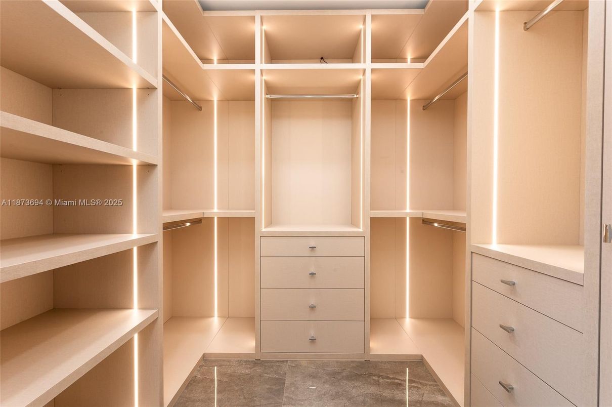 Interior, Walk-in Closets