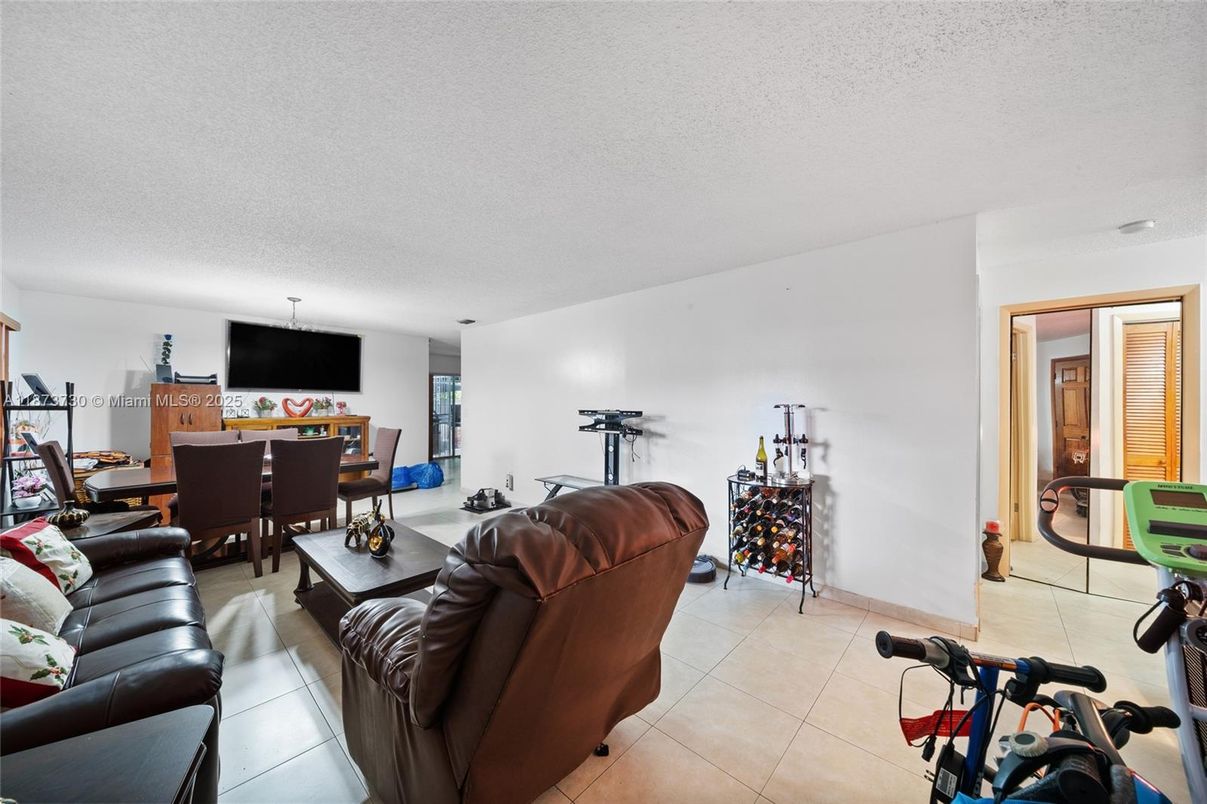 Dining room, Fitness Equipment, Interior, Living room