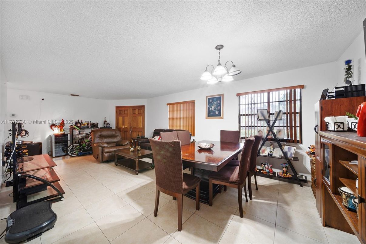 Chandelier, Dining room, Interior, Living room
