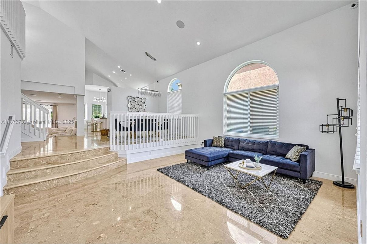 Interior, Living room, Pendant Lights, Recessed Lighting