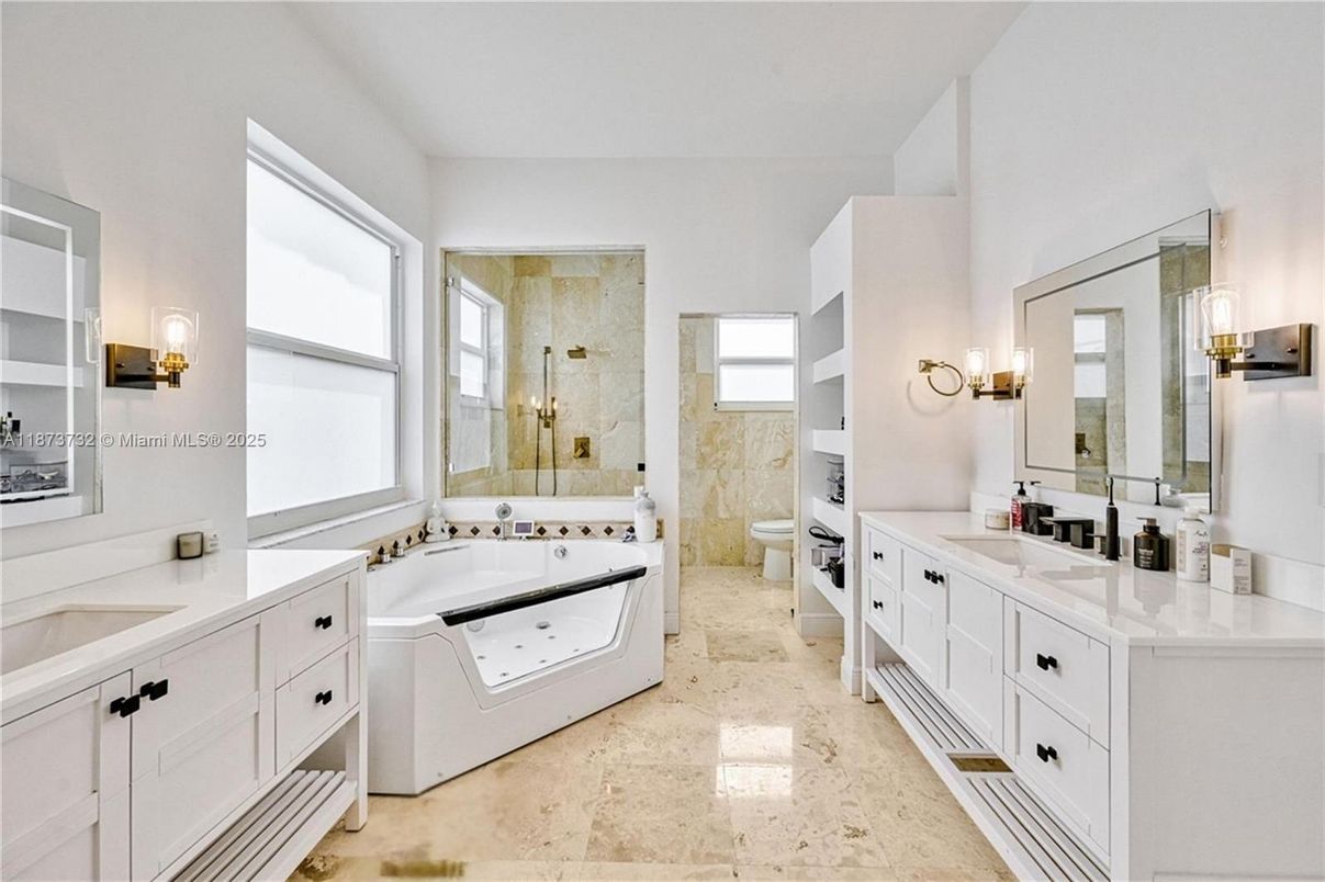 Bathroom, Dual Sink Vanities, Interior