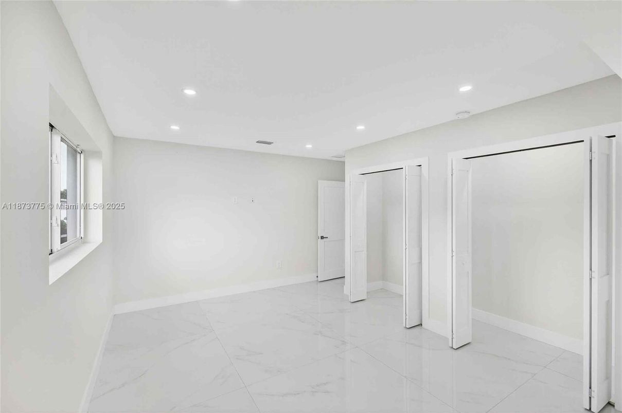 Empty room, Interior, Marble, Recessed Lighting