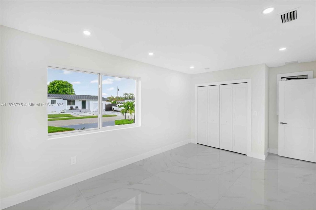 Empty room, Interior, Marble, Recessed Lighting