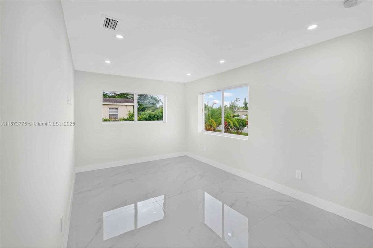 Empty room, Interior, Marble, Recessed Lighting
