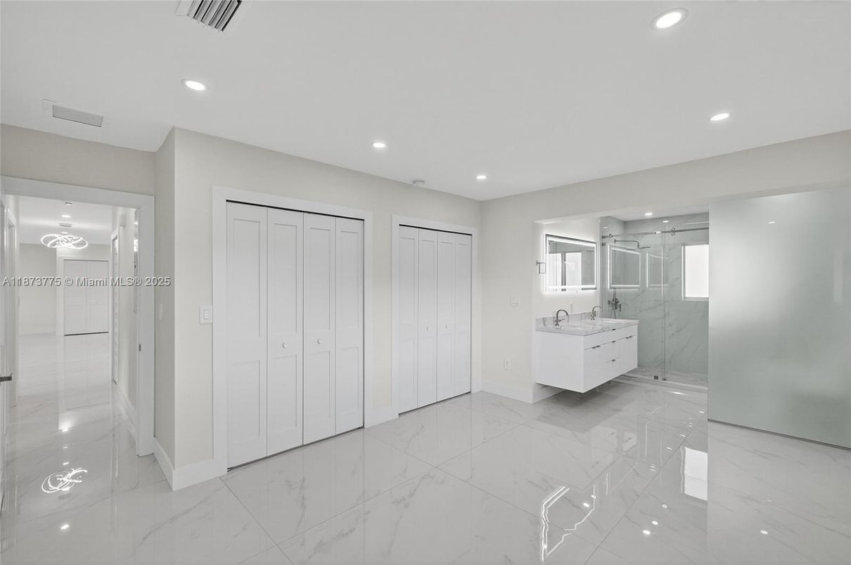 Bathroom, Interior, Marble, Recessed Lighting