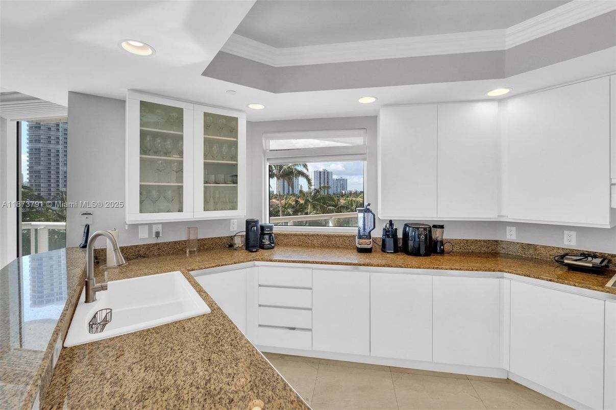 Interior, Kitchen, Recessed Lighting, Water