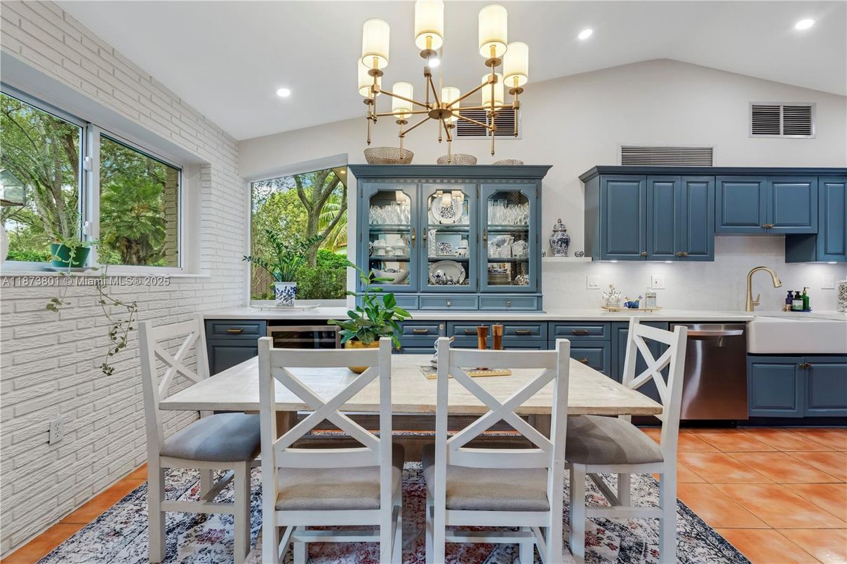 Chandelier, Dining room, Interior, Kitchen, Recessed Lighting, Stainless Steel Appliances