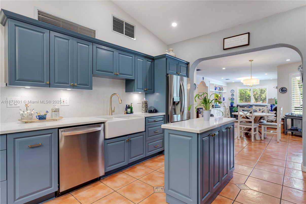 Dining room, Interior, Kitchen, Pendant Lights, Recessed Lighting, Stainless Steel Appliances
