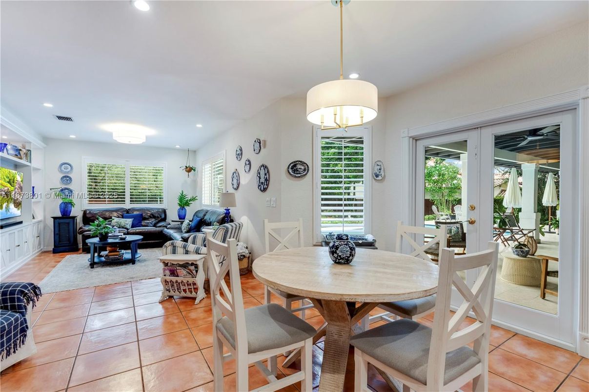 Dining room, Interior, Living room, Pendant Lights, Recessed Lighting