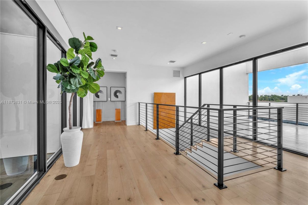 Interior, Recessed Lighting, Wood Texture Flooring