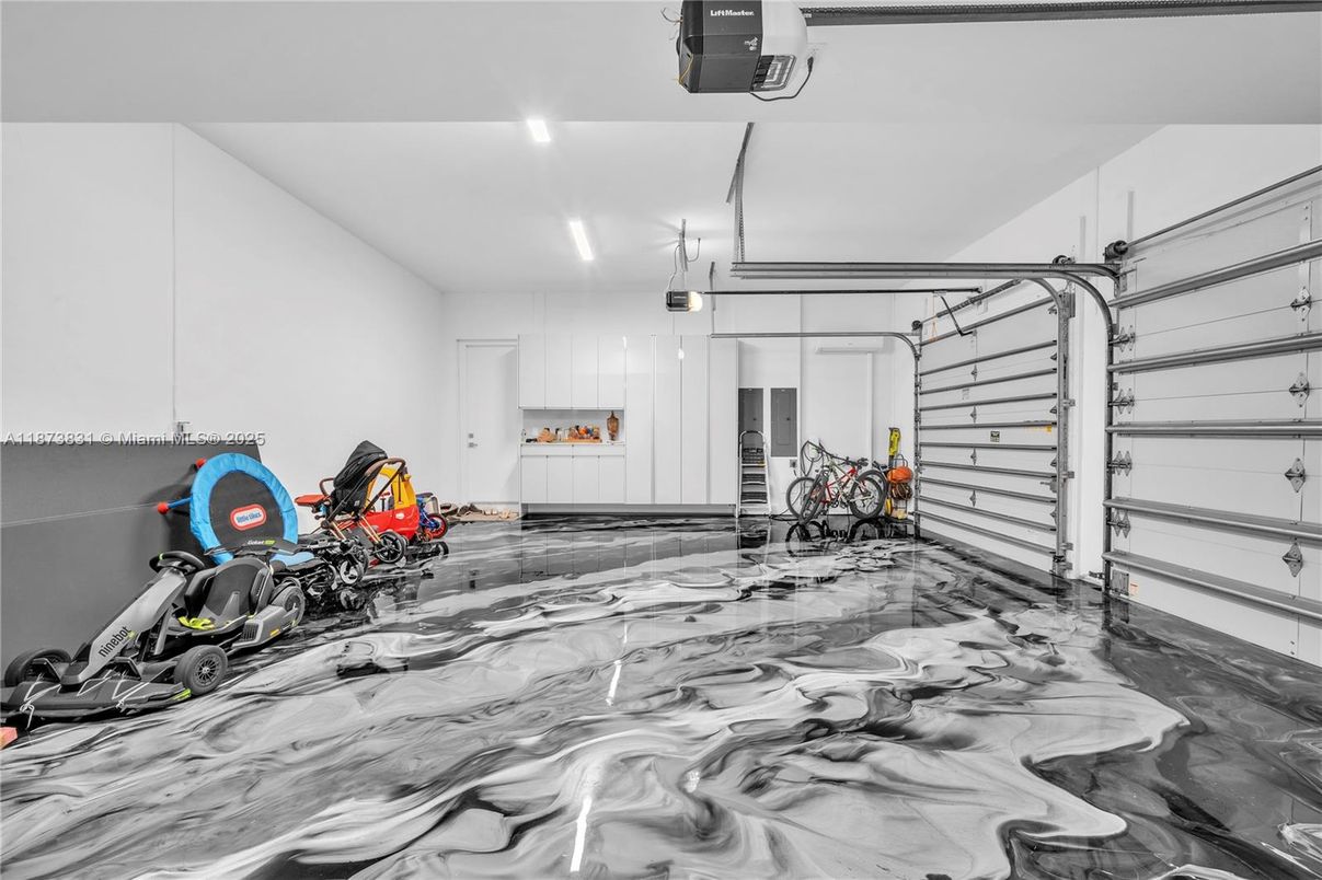 Fitness Equipment, Garage, Interior, Recessed Lighting