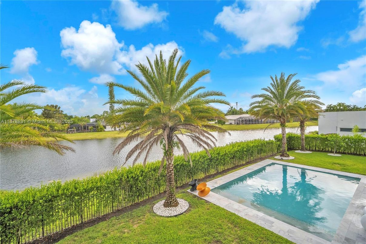 Exterior, Pool, Water
