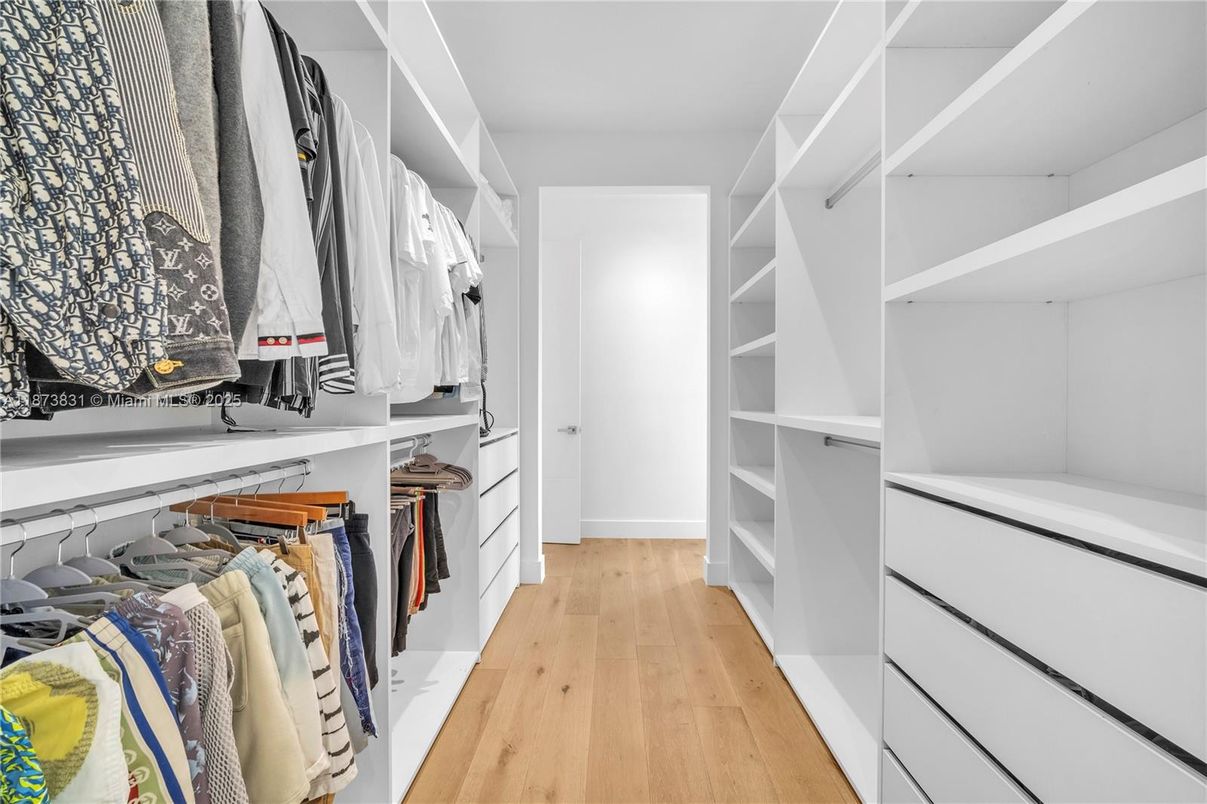 Interior, Walk-in Closets, Wood Texture Flooring