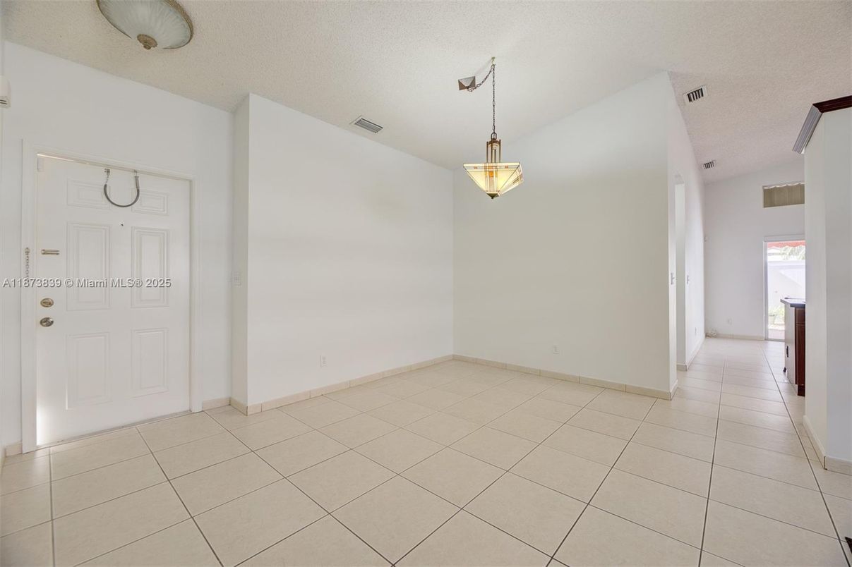 Empty room, Interior, Pendant Lights