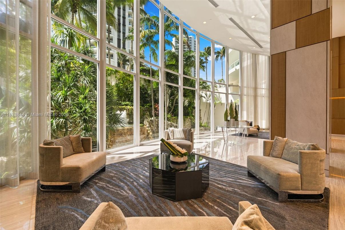 Interior, Living room, Recessed Lighting, Sun Room, Wood Texture Flooring