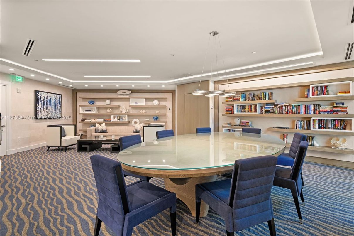 Dining room, Interior, Pendant Lights, Recessed Lighting