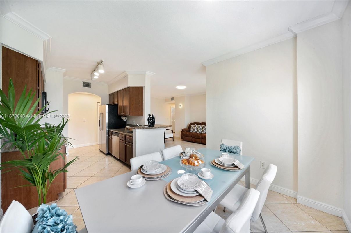 Dining room, Interior, Kitchen, Recessed Lighting